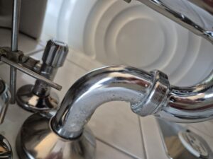 Beispiel Kleinreparatur – undichter Wasserhahn / Anschluss